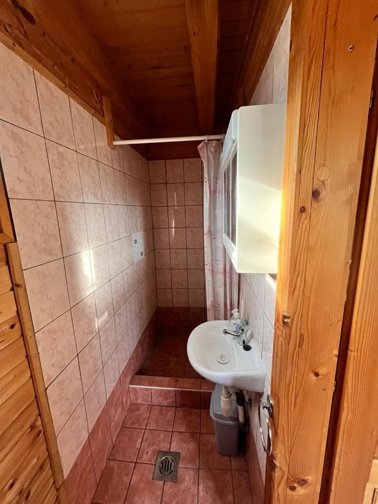 Almos Apartman Balatonfenyves Εξωτερικό φωτογραφία