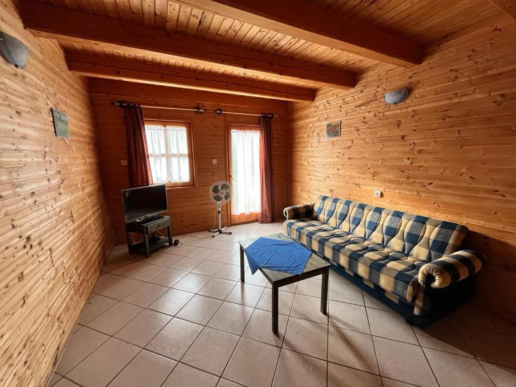Almos Apartman Balatonfenyves Εξωτερικό φωτογραφία